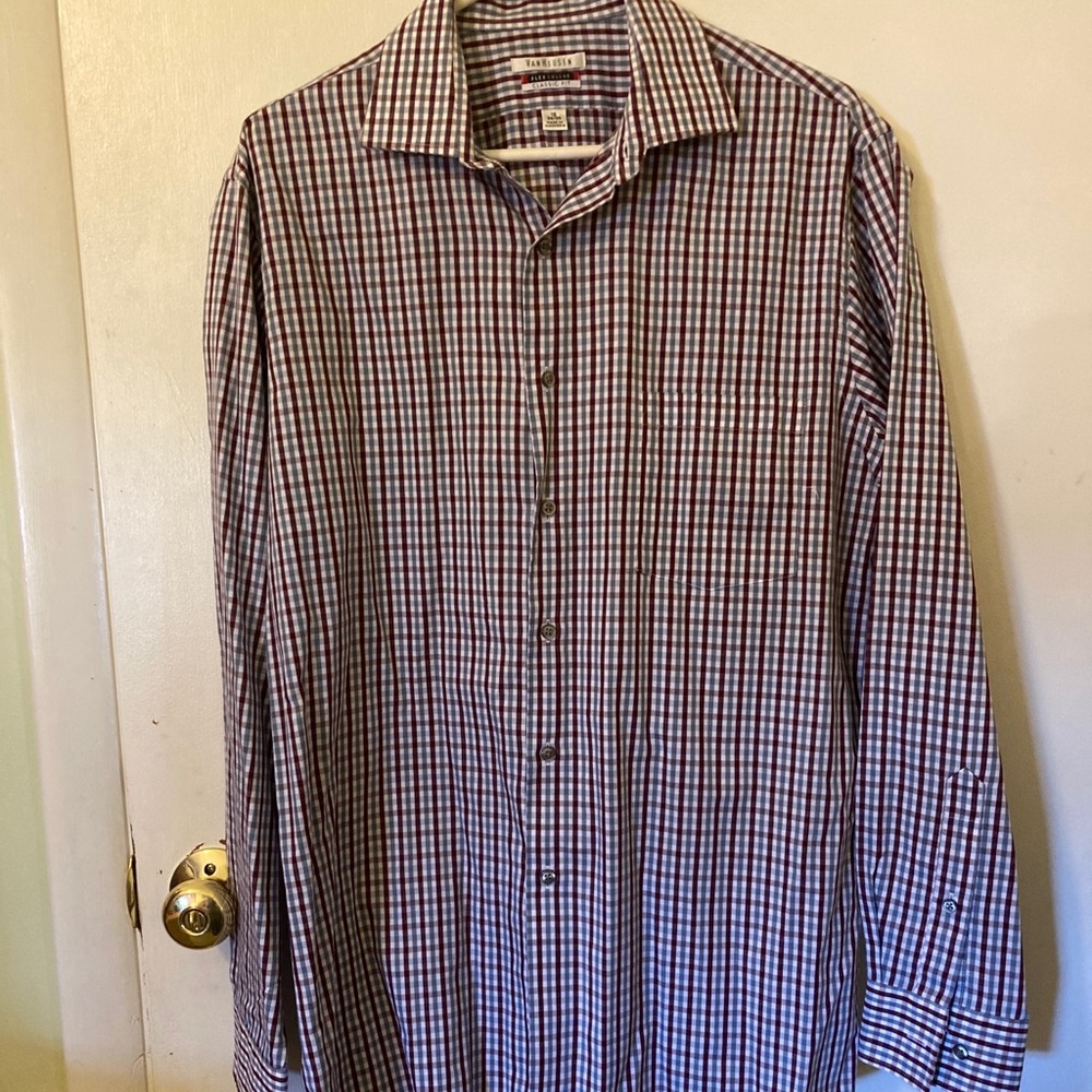 Men’s Van Heusen Button Down Shirt